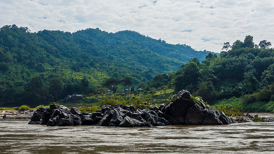 File:Down The Mekong River (23496932043).jpg