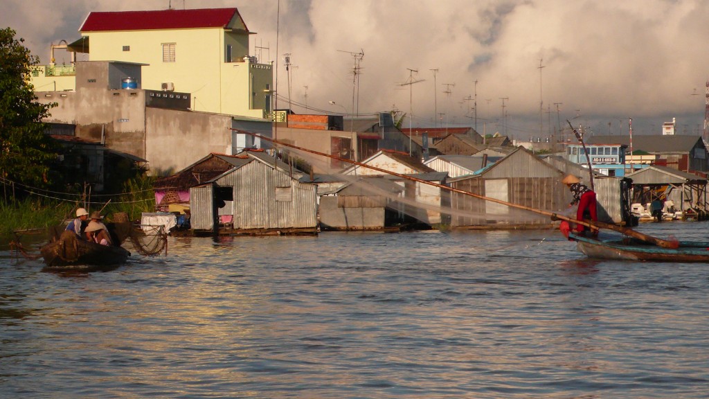 Mekong River fishing. Photo by Christine Andrada, Flickr, taken 29 October 2008. Licensed under CC BY-NC 2.0.