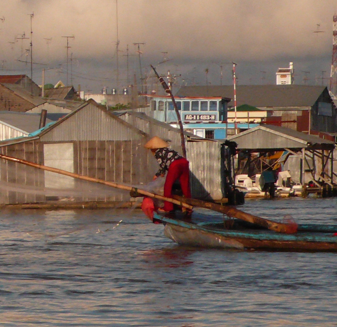 Mekong River fishing. Photograph by Christine Andrada (cropped). Licensed under Creative Commons Attribution-Non Commercial 2.0.